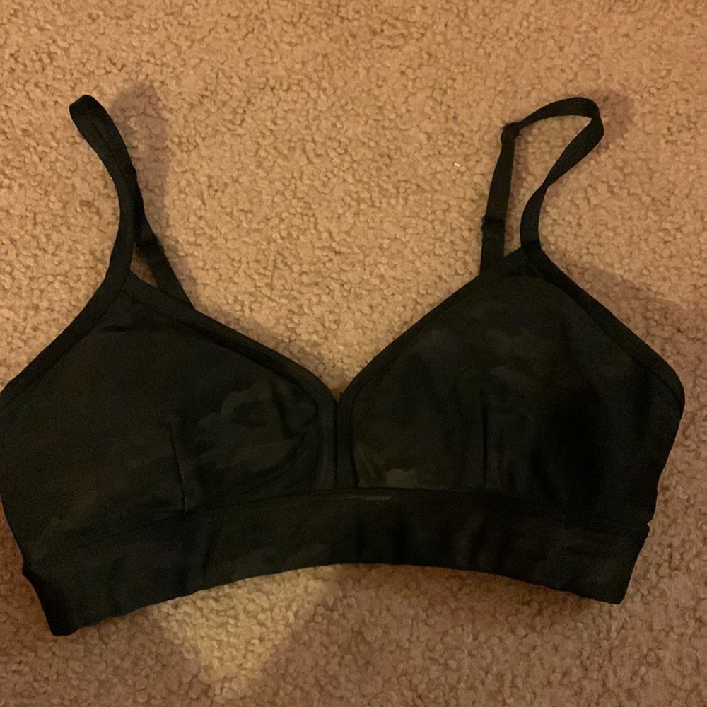 Black sports bra